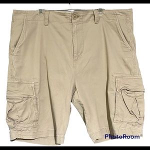 Old Navy Kahki cargo shorts size 40